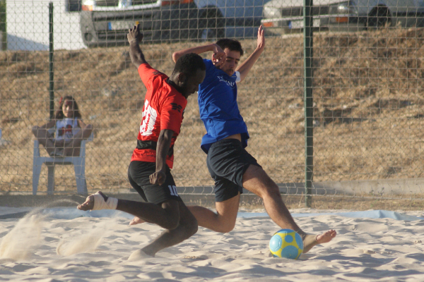 Torneio de Futebol de Praia: Grupo A entrou em campo