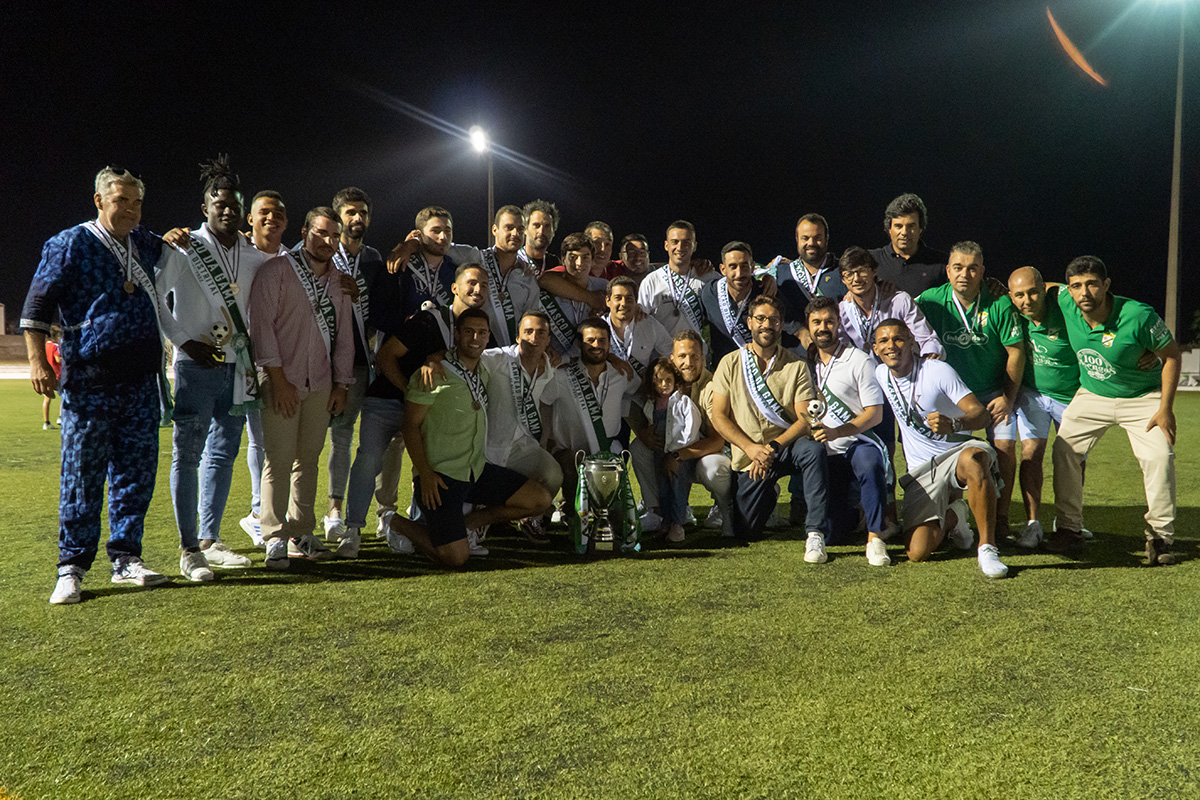 Equipa do CF Vasco da Gama recebe faixas e taça de Campeão do Distrital da 1.ª Divisão
