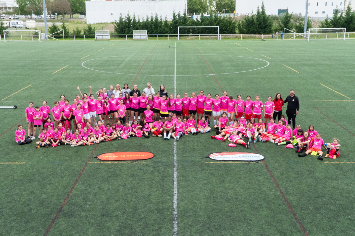 Perto de uma centena de jovens jogadoras em mais uma edição da Festa do Futebol Feminino
